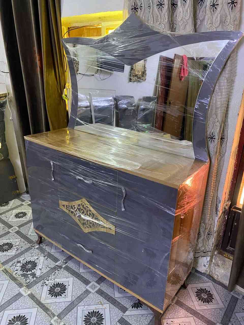 غرفه نوم 5قطع نضافتها 100/100 شرط جديده بلجيس مابيها اي ضرر سعرها325وبيهه مجال رقم ***********واتساب بغداد
