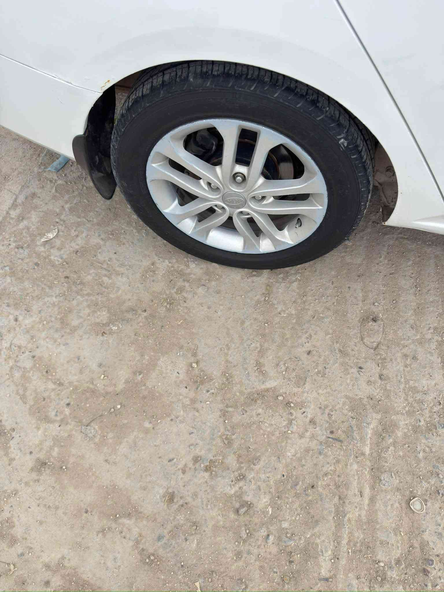 سلام عليكم بيع سيراتو موديل 12رقم اربيل انكليزي
 
لون ابيض مكفوله مكينه كير حداديه تخم تاير تبريد مكفوله من ضربه و صبغ مكفوله عده 

شبر بل باب خلفي دواخل عسلي ترايك وين متريد 

سياره خير من الله سونار مرفق ب نشر يوم سويته

سعر بيع 98

 مكاني بابل هاشميه 

للستفسار ***********
