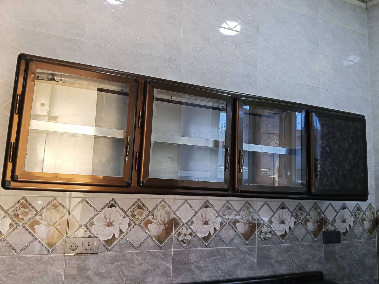 للبيع كاونتر 
رقم الهاتف *********** اسيا 
*********** كورك
