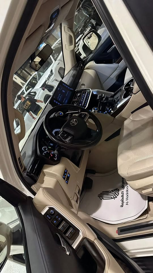 السلام وعليكم
---
*🚘 للبيع أو المراوس*

*لاندكروزر 2024 - SAS Limited أصلية*
📍 *الممشى:* 32,000 KM

✅ السيارة مكفولة كفالة عامة من كلشي
⚠️ *الملاحظة:* فقط رصعة بسيطة جداً بالباب الخلفي الصدر، مسحوبة سحبة بسيطة جداً.
🔹 باقي السيارة مكفولة كفالة عامة.

📍 *الموقع:* بغداد – النهضة
📞 *للاستفسار:* ***********
