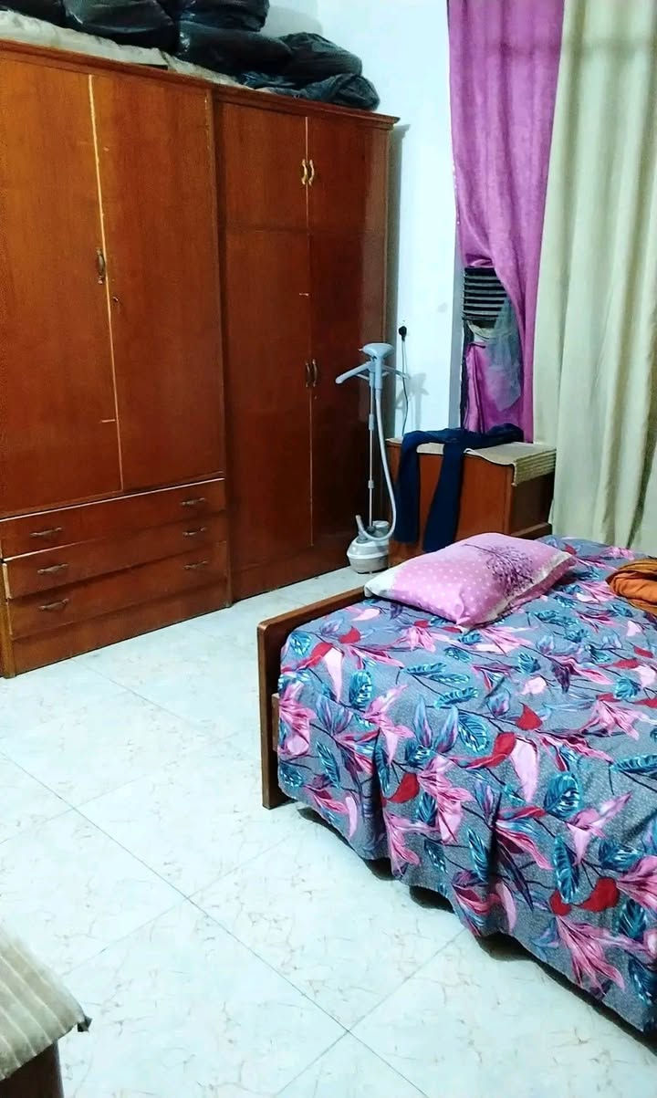 السلام عليكم
دار للبيع
المساحه 240م
العنوان حي ذويب الأول الفرع الخامس
البناء طابوق الارضيه بورسلين السطح فرشي المجاري خط للبزل
غرفتين نوم هول استقبال صاله مطبخ صحيات داخليه وخارجيه
البيت جاهز للسكن
للاستفسار الاتصال ***********
