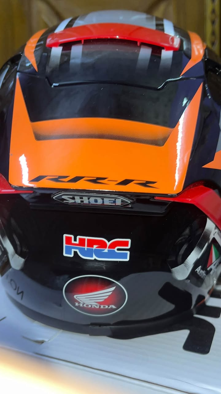 خوذة SHOEL
جامة شفافة
وزن خفيف 
نسخةHonda CBR
Shoei X-Fourteen نسخة خاصة
مخصصCustom Painting
قياس XL
***********
‎سعر 120مع التوصيل

