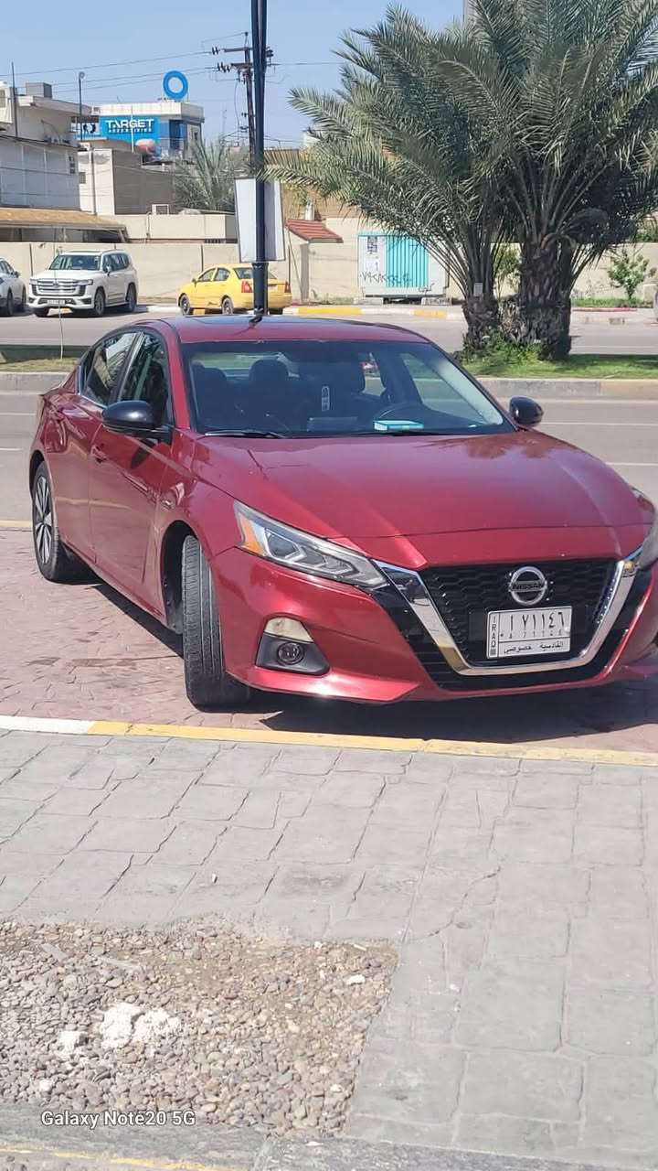 نيسان التيما ٢٠١٩
مواصفاتها sr معروفة 
بدون دواخل فقط ايرباك ستيرن بدون شواصي بدون لغود 
مكينة بالجيس كير كذلك 
٣ قطع صبغ جاملغ والبنيد الصندوق فقط 
مكانها بغداد الكاظمية 

***********
