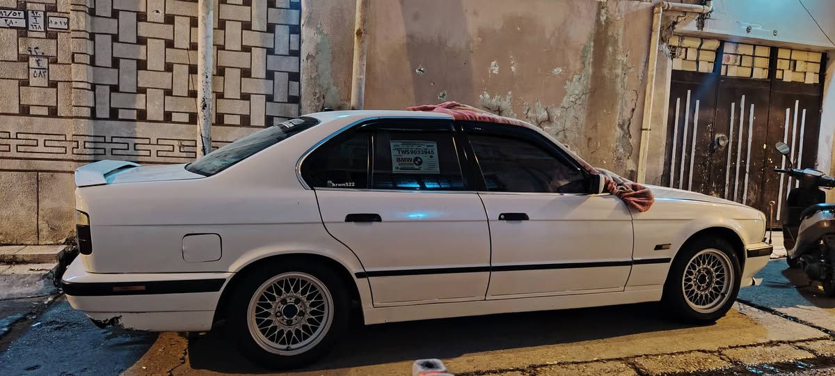 اقرا منشور وخبر ودلل
سلام عليكم 
بي ام لبيع صبغ اقل من
 احزام سياره حيل حلوه
530مكينه 520عليها برس 
جاملخ كدم طخه صغيره 
السعر 50 وبيها مجال 
وعليه اكثر من هل سعر والله 
تبريد بس غاز 
اقرا منشور بعدين خبرني
***********
