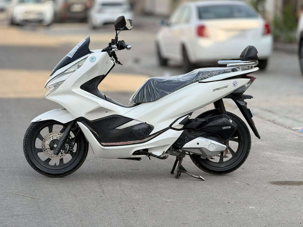 دراجة pcx للبيع دراجة بلادية وجديدة خير من الله كلة شغال سلف كهربائيات اشاير لايت كلة شغال تخم تايرات جدد دهن مكينة (150c)..  جيل الثالث حساس ستان حساس ازدحام جيب فيتر وفحص عنوان مدينة الصدر للاستفسار الاتصال ع رقم(***********).. ✌️😊
