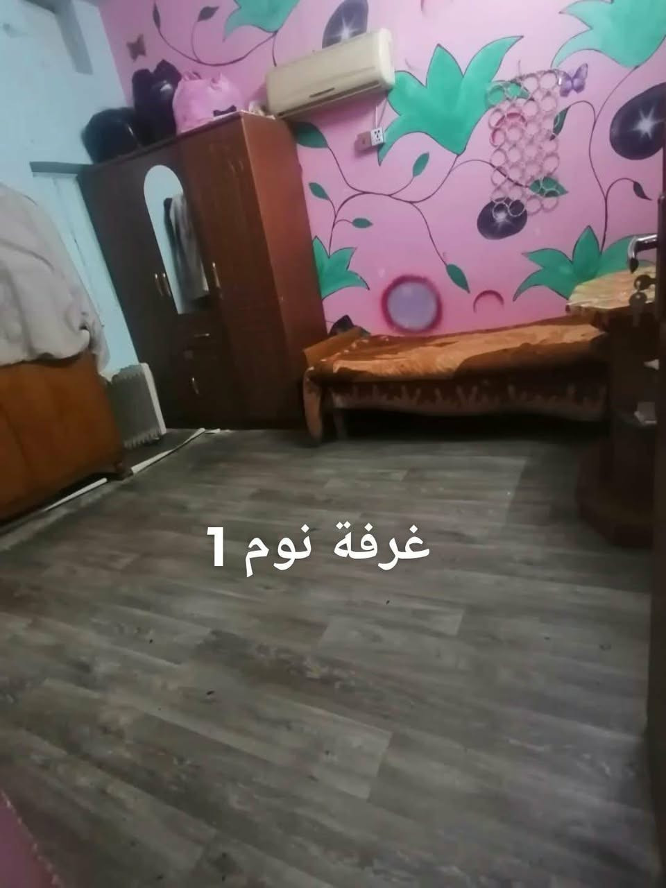 ياالله ع بركة الله 
بيت للبيع طابو ملك صرف
موقع حي شهداء قرب دكتور قاسم او  روضة طيور الجنه 
 مساحته  200 متر 
طابقين  4 غرف نوم 

 الطابق الاول 3غرف نوم مطبخ صحيات خارجيه ومن ضمن الغرف الجوه وحده سويت 
ستقبال 4ب6 + طرمة كبيرة 
الطابق الثاني 
غرفت نوم سويت   8ب4
وصحيات ومطبخ صغير
السعر ( 110 ) وبي مجال للشراي 

الشراي فقط يتصل ***********
