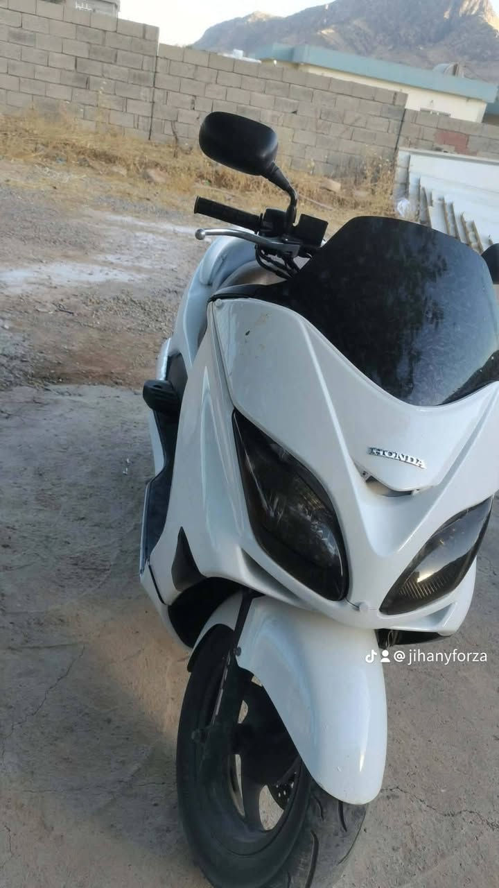 Honda forza MF-08
بۆ فرۆشتن مەکینە و کارەبایی و کلاج و قایش هەمووی بەشەرت 
گێر تەرکە 
کامل بۆیاغ بۆ جوانی 
سعری 900 هەزار و معامەلە
شوێن ڕانیە 
گەیاندن هەیە تەنها بۆ سلێمانی 
 ***********
