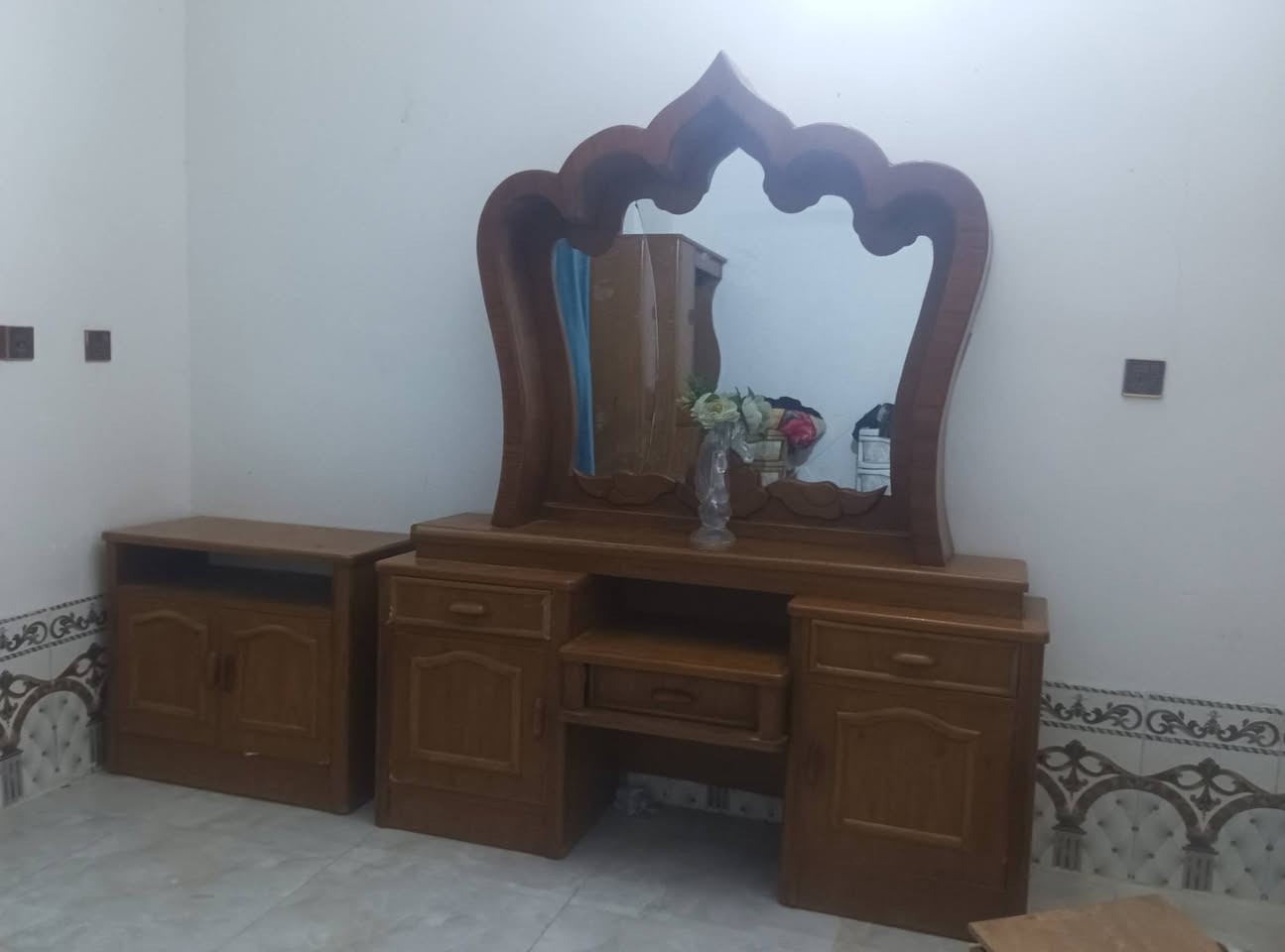 غرفه نوم مستخدمه للبيع السعر مليون و300 وبيه مجال رقم *********** واتساب
