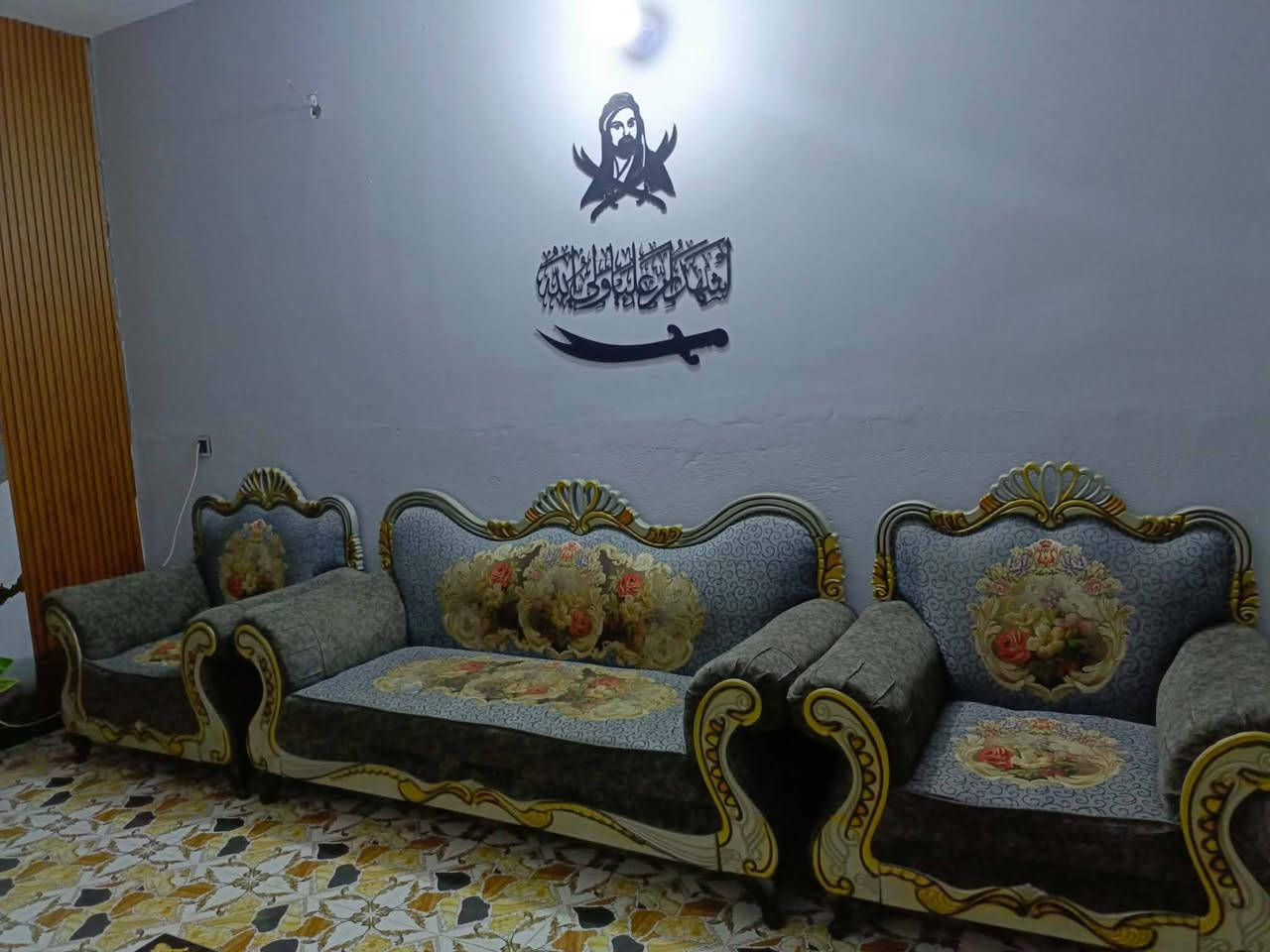 سلام عليكم
تخم هوة وطبلاته للبيع سعرة 500 وبي مجال نضيف مكاني كوت فلاحيه ***********
