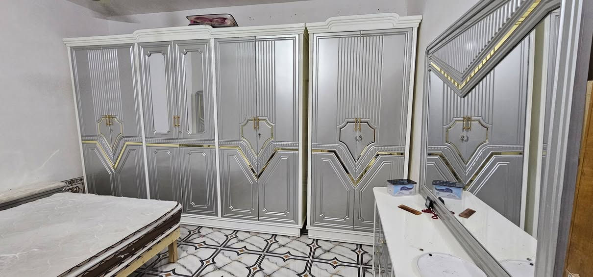 سلام عليكم عندي غرفة اخشاب عراقي تزگام بداية السنه شتريتها مليون و٦٥٠ اريد ابيعها مليون و١٠٠ ***********
