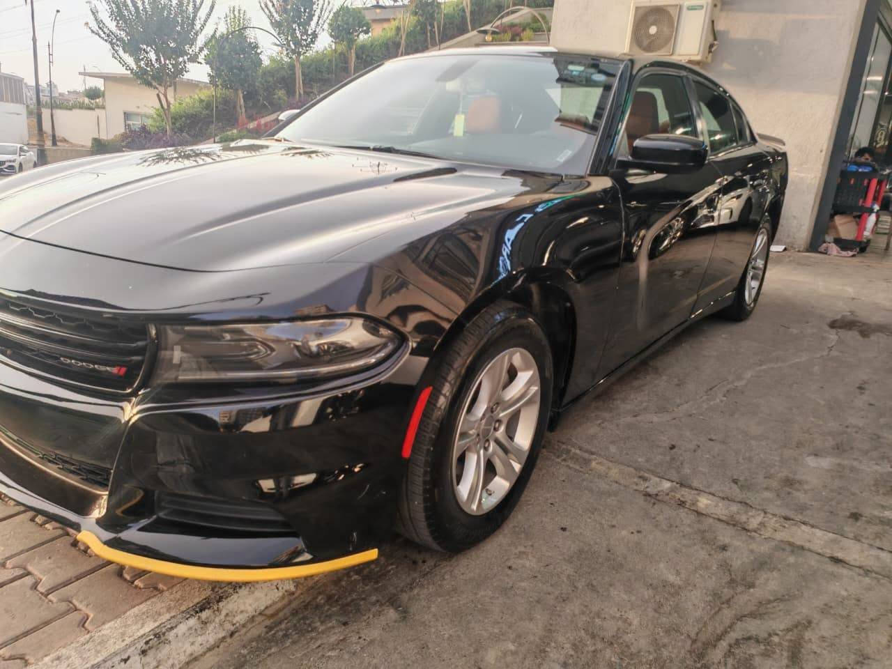 دوج جارجر 2023 اصدار الاخير Last Call
مواصفات SXT مكینة حجم 3600
ماشیة 72,200 کم. حيل حلوة ونظيفة 
شاشة جبیرة
حساسات خلفي بلادي 
سماعات ساوند سیستم الباین
بقية مواصفات المعروفة ل اس اكس تي
سيارة نظیفة بدون نقص، كهربائیات، صدر، امامي حدادي، تبرید مكينة، كير ، بشرط.
حادثها خفیف جانبي، بجم و خلفي كبس. ارباک بس بردە، راجعە بلادی.
جاملغ خلفي صبغ، باب كلير امريكا.
سيارة باسمي ، تسجيل اول مرة، ( سیارة البیت)
تحویل نفس الیوم.
رقم السلیمانية ، مكان السیارة سلیمانیة.

رقم صاحب السیارة
***********

نص مكتوب في الصور:
- HONOR Magic V3