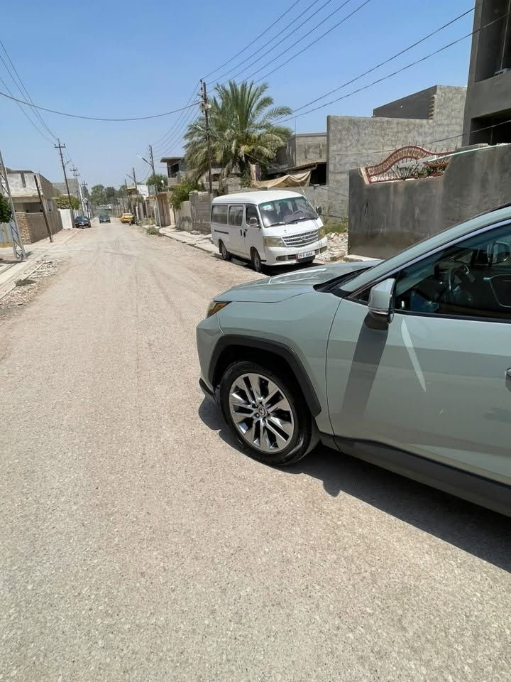 السلام عليكم
للبيع راف فور بانزين وراد أمريكي
فول مواصفات (xle) بريموم 
فتحه بصمه 
بصمه أبواب 
كراسي خزن
كشنات تدفئة 
تدفئه ستيرن
جلد
قطعتين تبريد 
تبريد بيانون
أربع جام اوتو 
جنطه كهرباء
تشغيل عن بعد
سستم سماعات Jbl
دمام بلادي 
لايتات فول اوتو تشغل عالي ناصي حسب ضلام الطريق 
ويل كروم
محرك 2500
كير 8نمر 
3وضعيات قياده 
شاشه كبيره
وبعد بيها مواصفات المعروفه بل فول
الضرر الدعاميه الاماميه فقط
السياره كفاله من التبديل او الصبغ 
بيها فقط بارد او تكحيل 
السعر 243وبيها مجال 
مكان ديالى بعقوبة قرب تقاطع القدس 
***********
