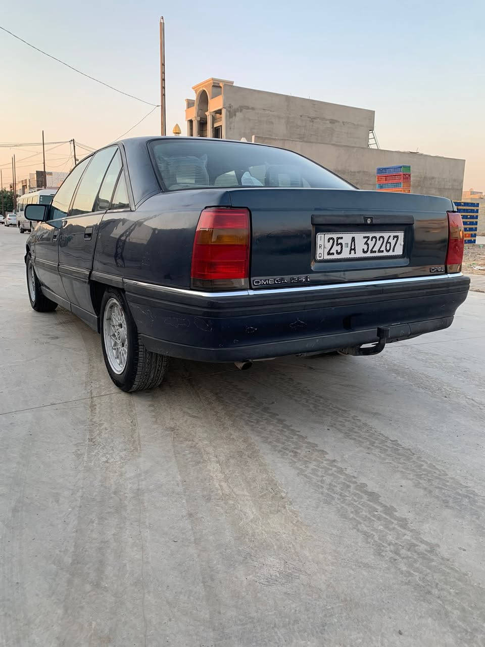 السلام عليكم للبيع اوپل اوميگه موديل 1991 محرك 2.6 بلاد مواصفات  تبريد بلادي قفل مركزي تبدأ سرعه بلاد بيها ماطور بداخل بونيت ويل حصير بلادي تايرات جديد سياره بلادييه بدون ضربه خلاص ماعده بس الباب وره سكن ويا جاملغ خلفي بيها تعديل بارد بدون قطره معجون سياره صار 15سنه ايد واحد كلش بيها بلادي ماملعوبه ابد داخلها كلها بلادي سياره جديده بدون دينار مصرف رقم كركوك دولي سنويه بسمي شخصي اني شرعي منتهي 2029 مشروع وطني سويت معامله دفتر بنزين بعدها ماطالع  گير محرك اكسل كلها بلادي شركه محرك جديده كتلوكات شركه موجود بسياره 
سعر 44 ورقه بيها مجال بصيط مكاني كركوك شورجه شرط تحويل ووكاله *********** بيها واتساب
