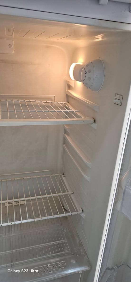 ثلاجه ارجليك ١٨ قدم بس تبديل ماطور شغال بشرط للبيع سعر ١٧٥ الف عنوان دهوك ت*********** دهوك, العراق
