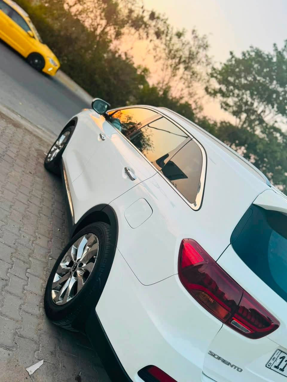 السلام عليكم

سورنتو للبيع موديل 2020 خليجي بصمة فول مواصفات عدا البنوراما

رقم بغداد 

مكينة مكفولة گير تخم تاير تبريد ثلج 

المواصفات

ثلاث قطع تبريد 

سبعه راكب 

كشنين كهرباء 

لد امامي خلفي

كامره خلفيه دواره 

كروز سرعه 

حساس امامي خلفي

سايد بريك بالرجل 

بردات خلفيه 

تحكم استيرن جهتين 

جنطه كهرباء

محرك V6 3500

خرائط وباقي المواصفات المعروفه 

السياره ماشيه 85الف كيلو متر 

عنواني ديالى .

‭***********
***********
