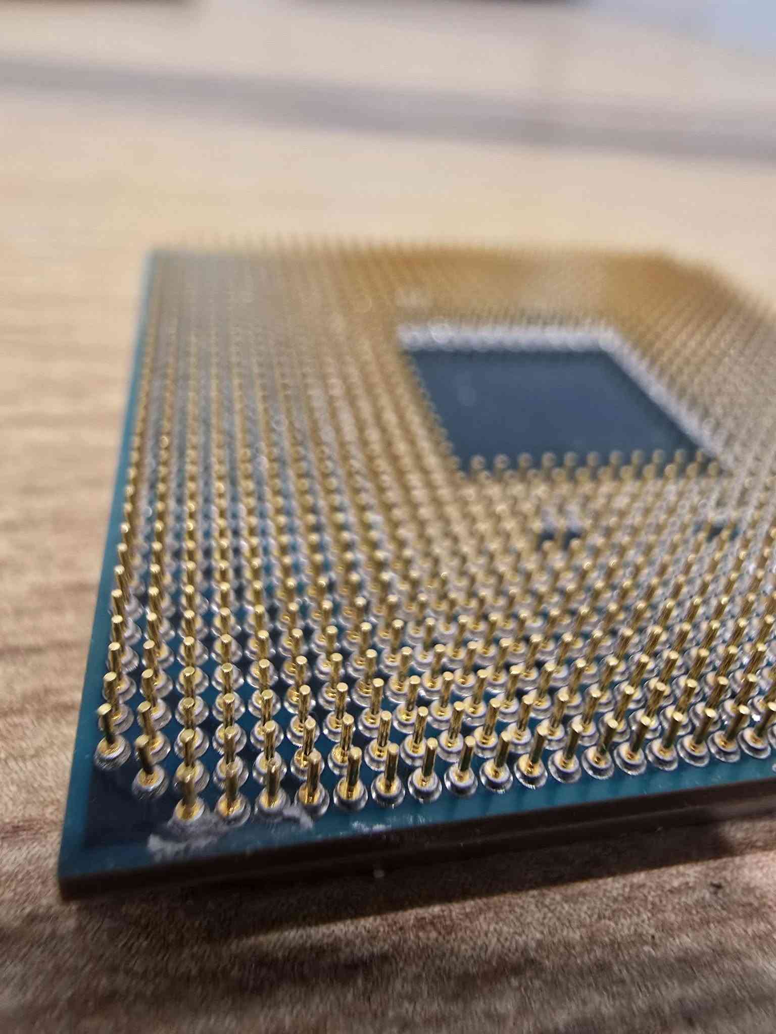 Ryzen 7 2700X • AMD • معالج