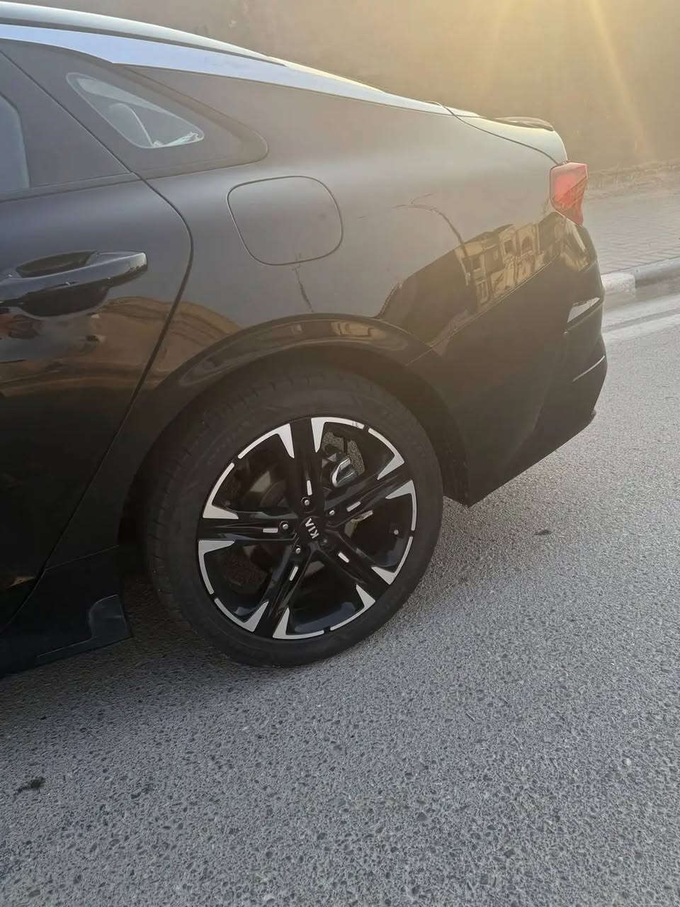 تفاصيلها
كيا فايف موديل ٢٠٢١ 

الون اسود 

الفئة جي تي لاين 

ماشية ٦٨ الف ميل 

سياره نضيفه حادثها بس بنيد بدون دواخل لا ايرباك ولا شي 

حسب ما موجود ب الصور هنا ب البصره بيها شبر ب الجاملق الامامي بارد لا مصبوغ ولا مفتوح ولا شي 

سياره نضيفه تايرات جدد 

محرك كير حداده كلهن مكفولات 

السعر ١٤٥ ورقه بيه مجال رقم *********** آسيا أثير ***********
