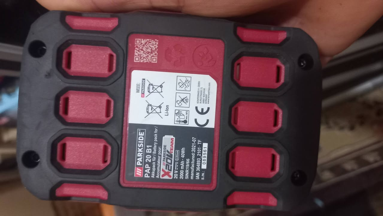 البيع جديد لوك سعره  135 مع توصيل بطارية وحده  2 امبير   ***********
