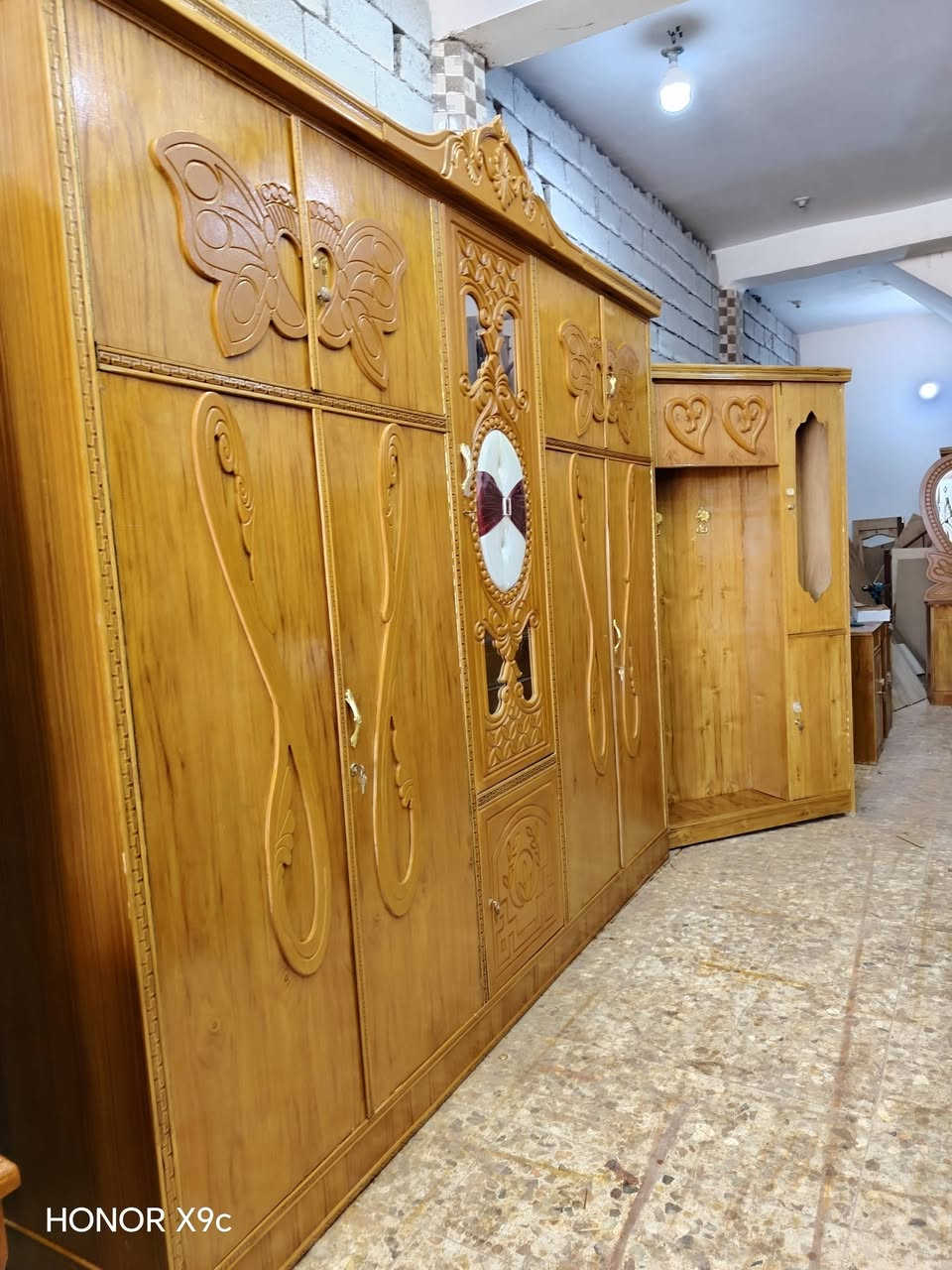 السلام عليكم غرفه كامله ام الخمس بيبان شغل درجه ثانيه نظيفه كلش مستعمله غرفه جاهزه وكامله اي نقص ما بيها الوجه صاج خمسه ملم موديل حديث نظيفه كلش شغل سوقي جاهزه وكامله طابقين ام الخمسه 675 شامل الشد والتوصيل مجاني داخل النجف والشراي يتصل ***********
