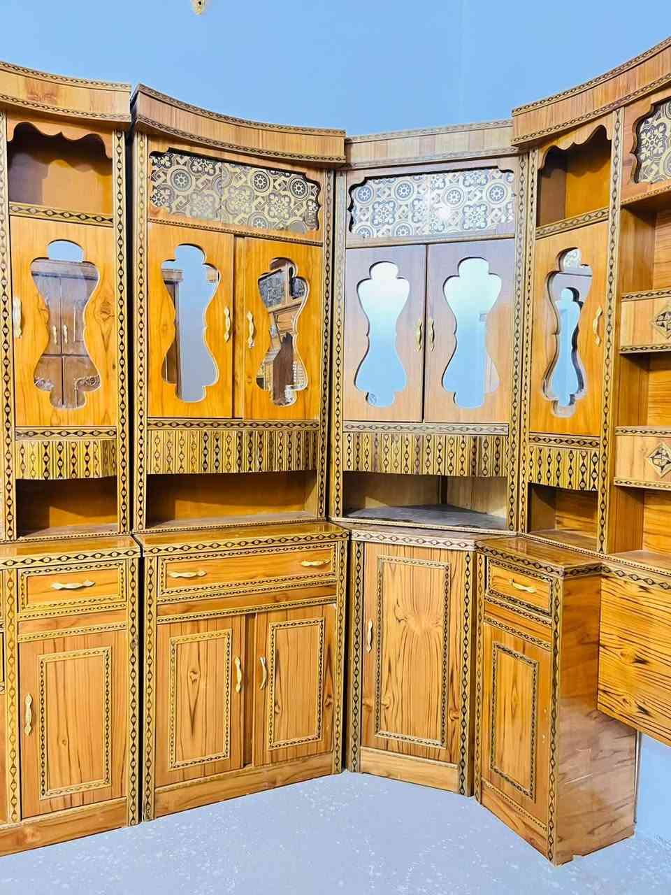يوجد غرفة نوم عراقي السعر مليون للإستفسار الاتصال على الرقم ***********
