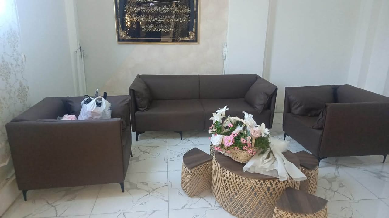 السلام عليكم
غراض جديده للبيع 
استخدام جدا جدا جدا قليل لمدة شهر فقط 

تخم قنفات جلد تفصال ٥ مقاعد ٥٠٠ الف 
كاونتر ارضي فقط متر و ٢٠  ١٠٠ الف 
شازلون ١٠٠ الف 
رسبشن ٢٠٠ الف 
سديه جلد متحركه جديده بعدها بالنايلون ٢٠٠ الف 
كرسي تنظيف قدم كامل ٢٥٠ الف 

الاسعار بيهم مجال للشراي 

مكانهم بغداد للتواصل واتساب ***********
