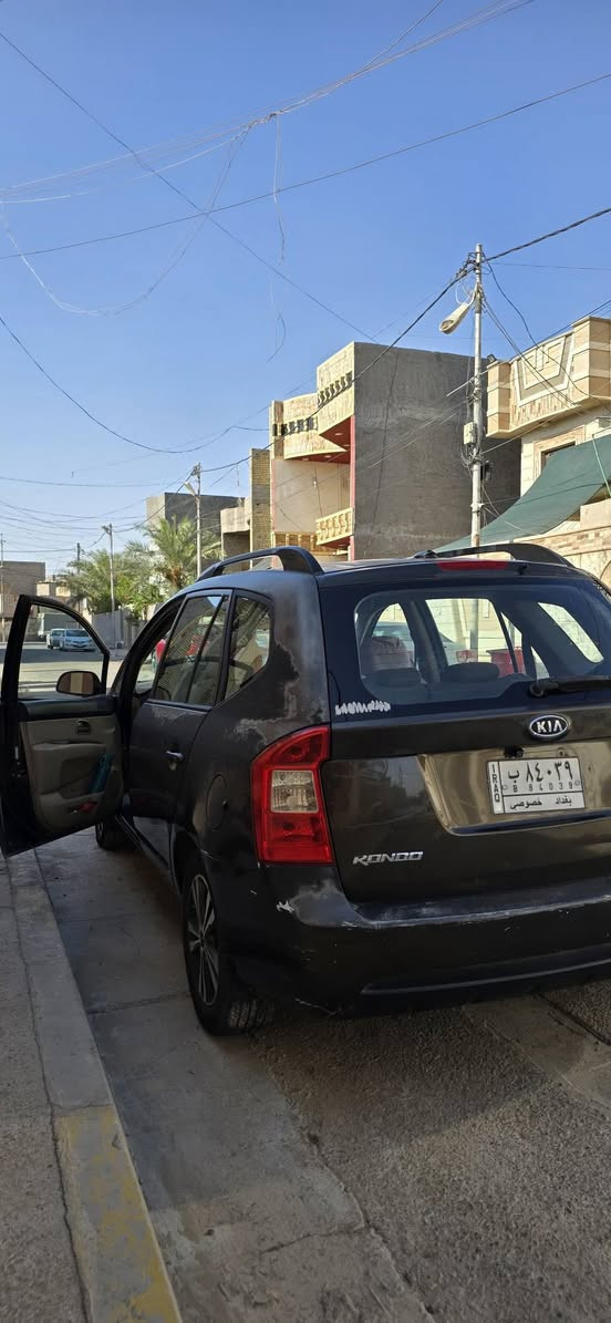 كيا راندو ٢٠٠٩ 

امريكي حادثها باب خلف السايق شبر وشبر من الجاملغ 

مكينة جديدة السيارة مال بيت وعلى ايد وحدة 
الكير بحالة جيدة ودهن الكير مبدل 

منظومة بانزين جديدة 

منظومة مي جديدة 

منظومة تبريد جديدة ذاك الموسم من كمبريسر وفريز وبخاخات وحاليا بيها فقط صوندة طاكة تحتاج تبديل 

سيارة جاهزة وكاملة تحويل ثاني يوم 

مكانها فلوجة ***********
