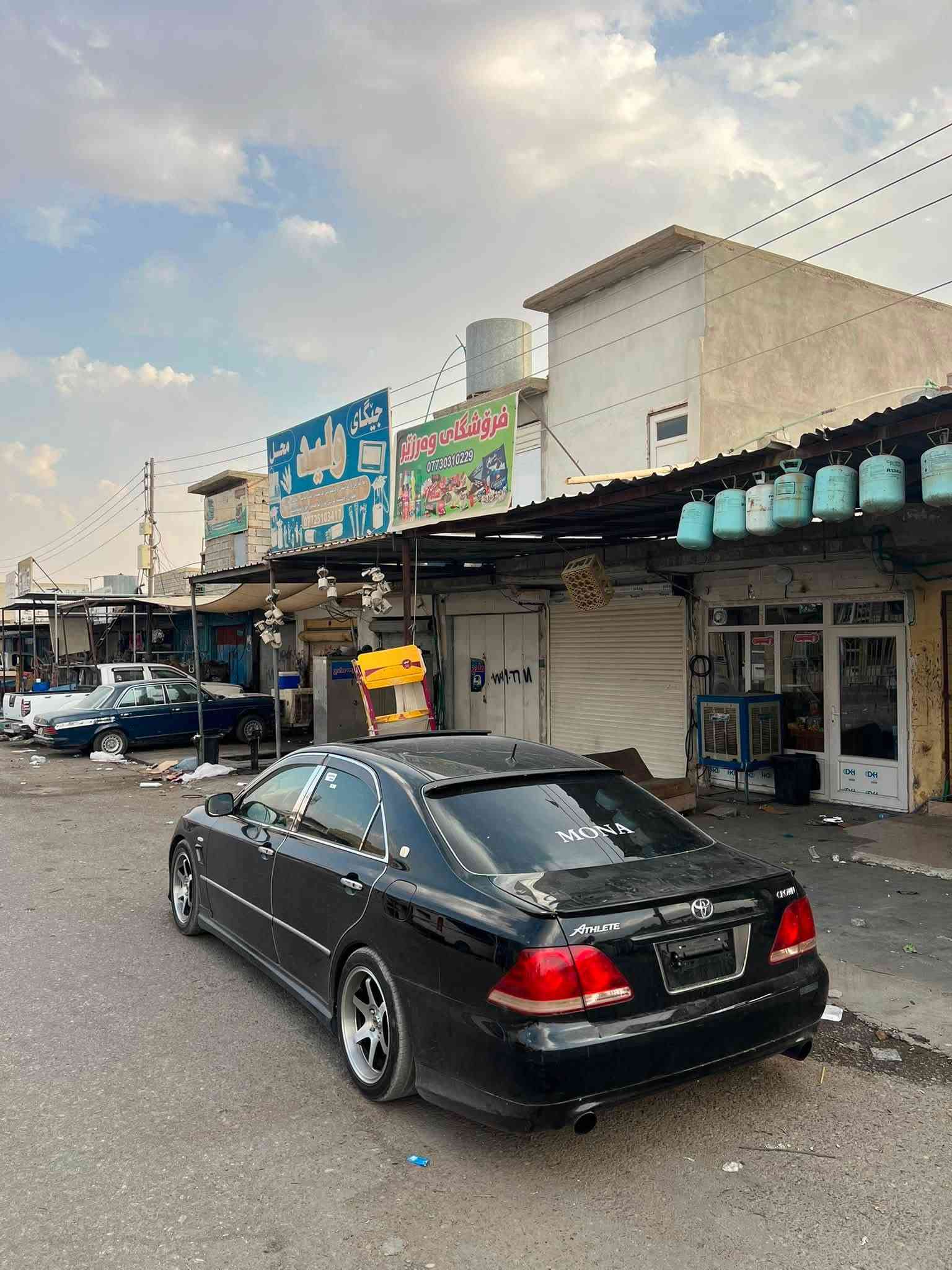 شاینەی ساغ ساغ ١٨٢.٢٠٠٥
بێ بۆیاخ بێ لێدران
٣ دوگمە جڵدو هیتەرو سڵاید
پێشی كریاوەتە ٨٤ گشت گیانی ئیشەكا بەشەرت 
ساڵانسەو شوتەو تاقم ویلی سپۆرت 
و كامل سپۆرتی تۆمسی بۆ بەسریاوە 
لە كەلارم موشتەریت چات یان جەرەسكە لە خزمەتام 
كۆدیشی هەیە 
***********
