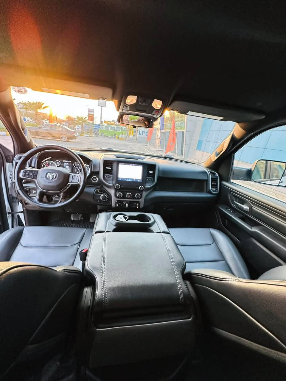 دوج رام 1500 🤍
Dodge - Ram -

موديل 2024  🆕 

السياره مرقمه اربيل - رقم وفحص وهزه جديد لحد 2030 

اللون ابيض 

بجم كبس 

محرك 6 سلندر سعة 3600 🚀

رقم الشاصي وصور الحادث داخل المنشور 

ملاحظات : راديترات وتبريد وغاز شرط الفحص بلادي شركة 

حجر الصالنصه بلادي شرط الفحص 

الضرر : بدون صبغ  ( فقط تعديل بارد جملغ خلفي مع اسفل باب 🔻واضح بالصور ( بدون دواخل بشرط) 

ايرباكات سليمه 100/100 ✅

المواصفات :

* بصمه تشغيل 

* ⁠كشن جلد 

*دفع رباعي 4×4 

 4wd lock & 4wd low*

*ويل حجم كبير مميز 

لايتات زينون مع بلاجكتور 

* شاشه اعطال

* حساس قياس ضغط هواء الاطارات

* ويل كب كروم 

* نظام TOW MODE 

* كير بكرة 

* ⁠دوسات بلادي Ram 

* ⁠السعر  24500$$$$

العنوان بغداد زيونه

للأستفسار الرجاء اتصال ☎️
