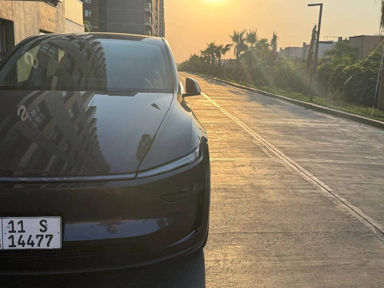 تسلا Y 2026 LONG RANGE Dual Motor
امريكيه ماشيه 14,000 ميل
بدون ايرباك حادث جداً بسييط 
صبغ فقط الجاملغ الايسر  
اون لاين السياره 
اناره داخليه 
شاشه خلفيه
كامله بدون اي نقص 
مع شاحن متنقل 16 اكبير 
35,500$
السعر 
***********

