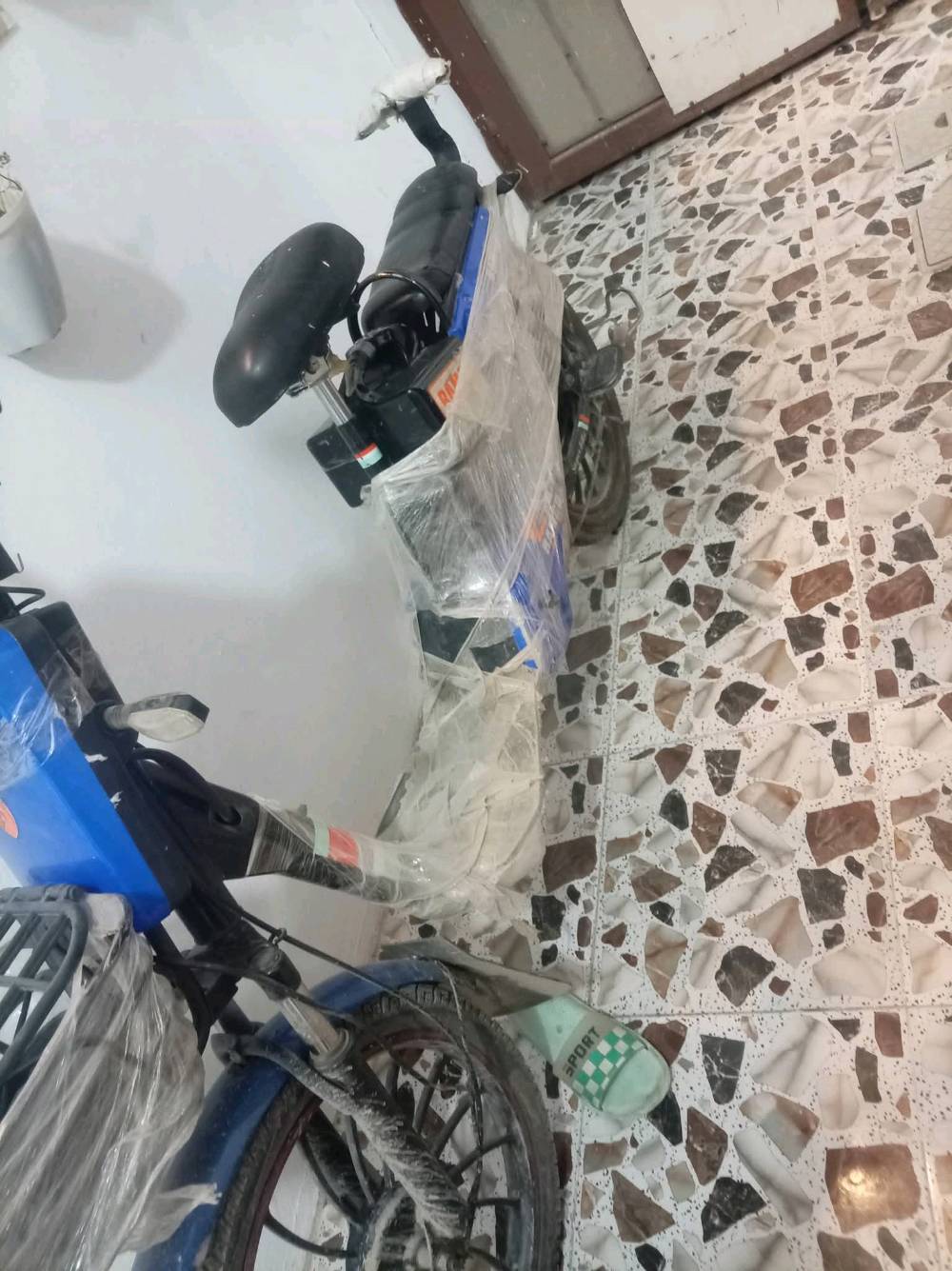 ماطور شحن بطاريات نص عمر سرعة 25 بيه 3 نمرات هورن واشارات ما يشتغلون سعر 160الف بيه مجال العنوان الموصل