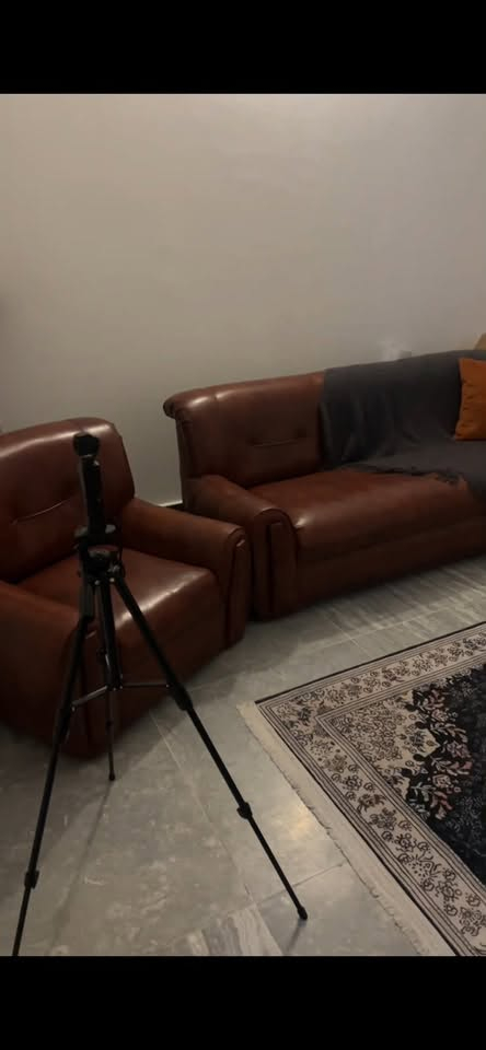 مرحبا عندي هاي القنفات جلد  للبيع 
اريدهم ب ٣٠٠ الف 
‏***********
