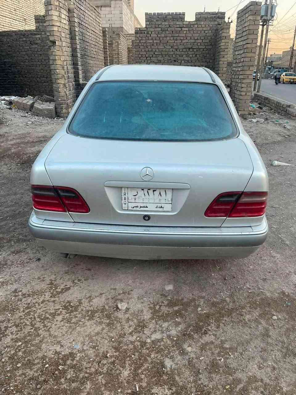 للبيع مارسدس ام عيون موديل ٩٨ اصل مكينه ٨ سلندر حجم ٤٢٠ سياره لوك علا وضع شركه ممبدل بيها شي لا ضربه ولا خياس صبغ جماليه اثر جراد بيدي صبغتها وعندي صورها قبل صبغ تخم تاير حداديه كشنات كهربا سلايت برده خلفيه كلشي شغال رقم بغداد سياره مابيها نقص شلعه ومعدل شك لكاع سعر ٨٥ بيه ومراوس مكان سياره بغداد ***********
