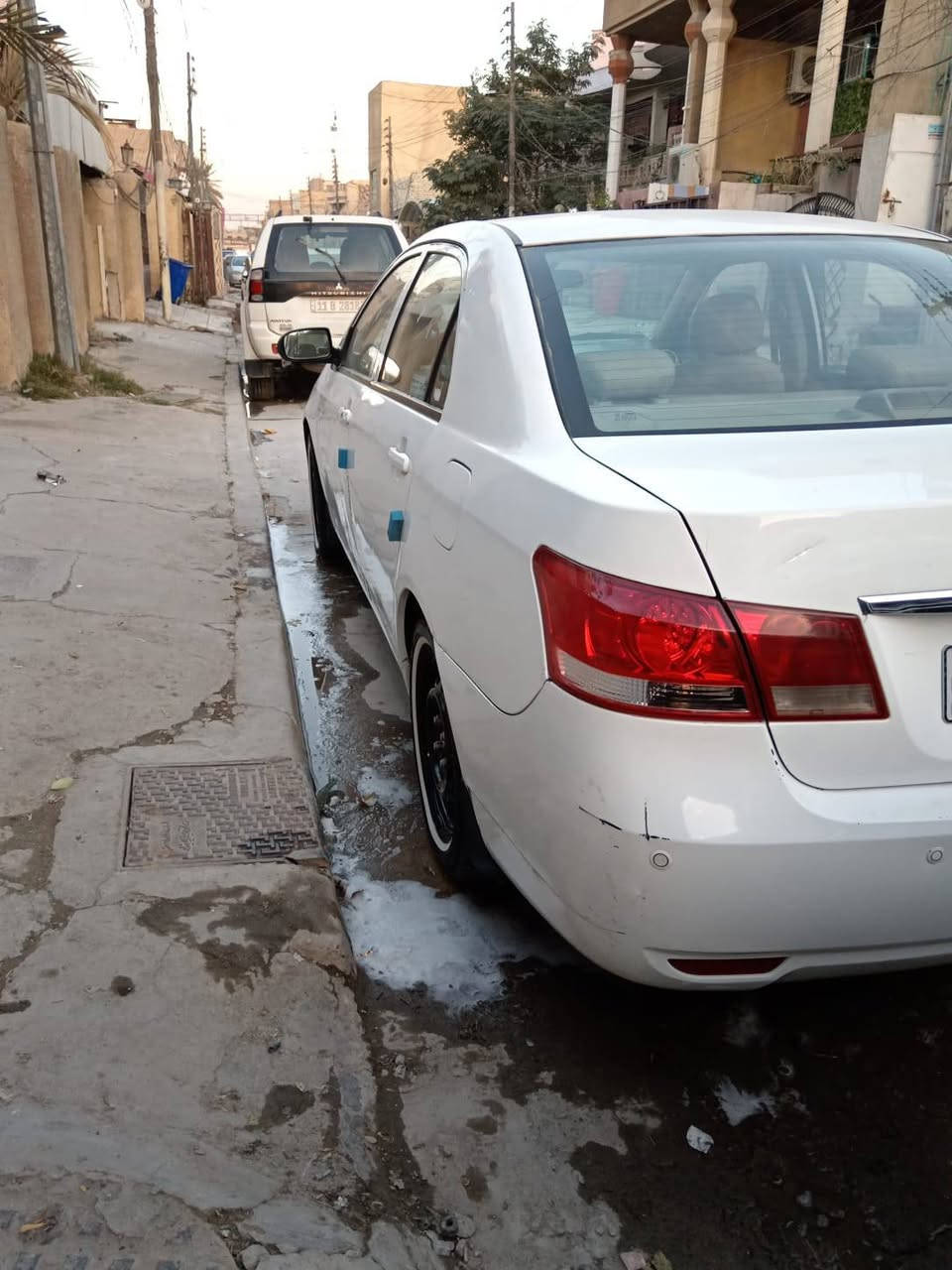 بالسلام عليكم بي وايدي g3 للبيع 2013  بيه اهلالات الخلفيه مصلحات بدون ضربه مكينه وكبر مالته ابلاديات تجي وشوف لسياره كبالك السعر 45 بيه مجال
 ***********
