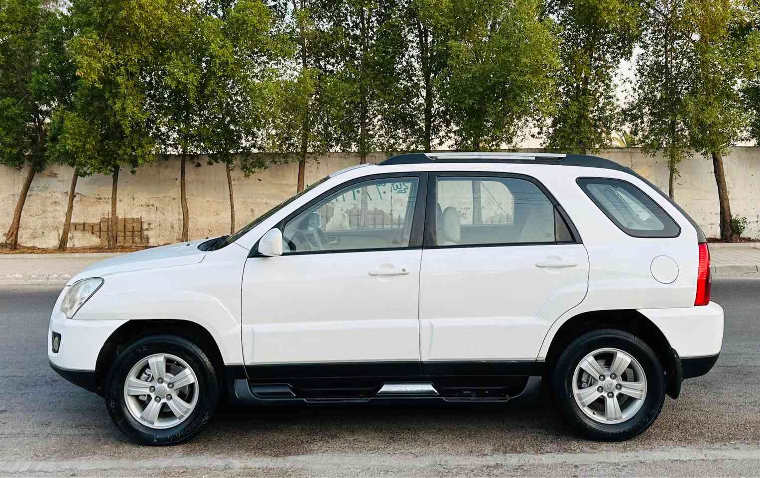 السلام عليكم 
للبيع كيا سبورتج 2010
المحرك 2000
فتحه سقف 
 خليجي
الداخل بيجي 
ماشيه 130 الف km
كفاله من الصبغ ولتبديل 
فقط دعاميه خلفيه صبغ 
السيارة گير ومحرك وتبريد مكفولات
التبريد ثلج 
رقم أربيل الجديد سنيه 2030  ( باسمي )
مكان السياره بغداد العامريه
السيارة جاهزه من كلشي
السعر 120 وبيها مجال جدا بسيط
***********
*********** بغداد, العراق
