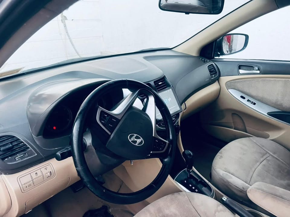 سلام عليكم اكسنت موديل ١٢ بيه صبغ  مكانات بدون معجون  بدون دواخل محرك كير حداديه تبريد  كفاله  مكان السياره كربلاء سعره جدا مناسب ***********
