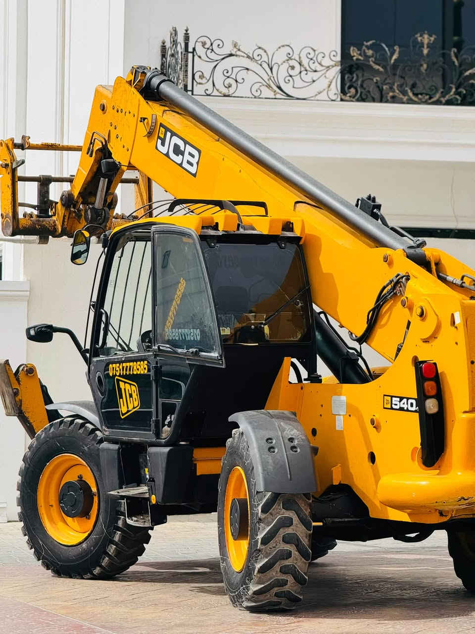 Jcb 17 متر
گير محرك مفتوح بس بشرط ماكو مشكيله 
٢٠٠٦ رقم و سنوييه جديد رقم دهوك مكان اربيل
***********

نص مكتوب في الصور:
- ***********