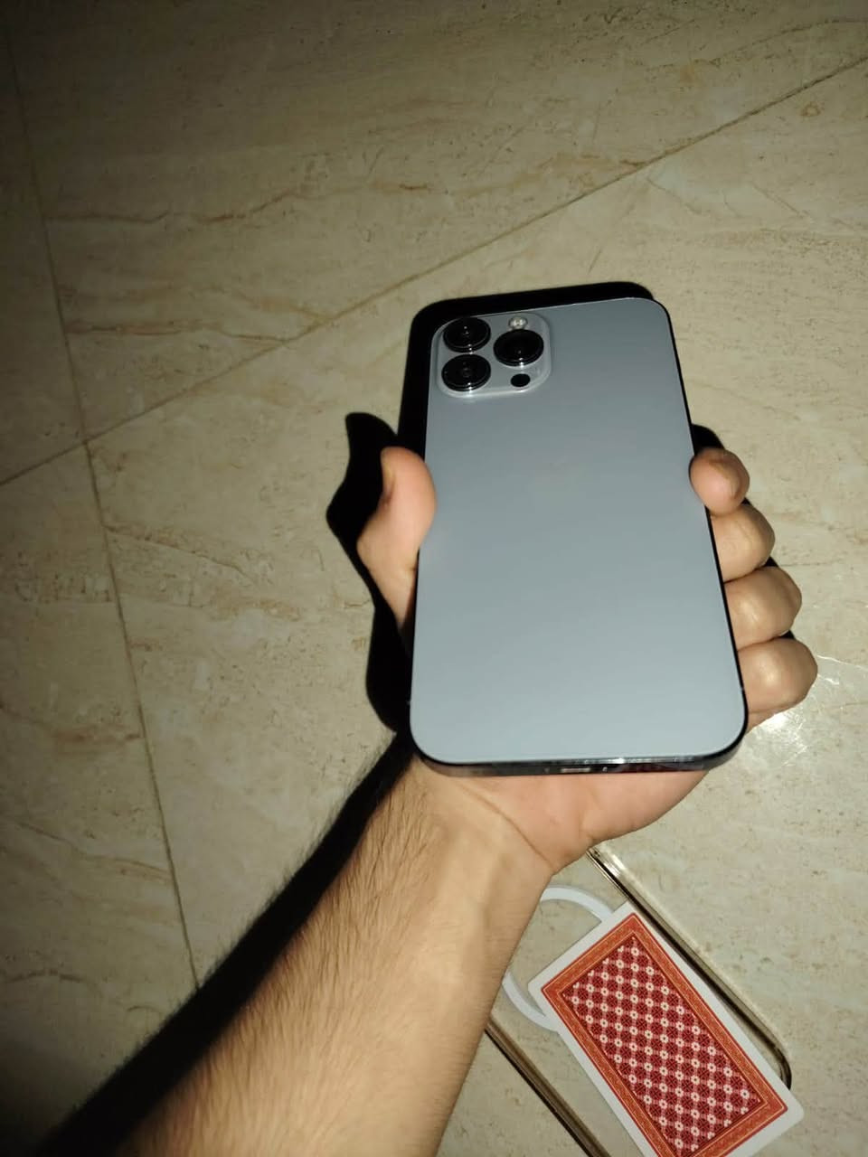 ايفون 13 برو ماكس كفاله عامه ما مبدل بي كلشي نضافه فول بس بطاريته 77 بس ميصرف شحن  ذاكره 256 لون بحري مميز سعره 650 بي مجال الاستفسار ***********
