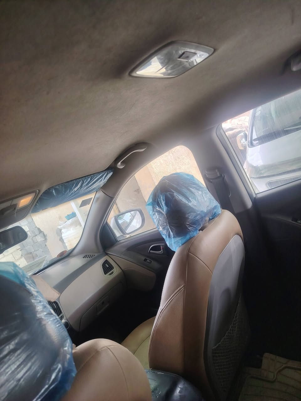 سلام عليكم من رخصت الادمن الامحترم توسان للبيع موديل 16محرك تبريد تدفه فول حداديه رقم بابل بسمي خليجي بيها تبديل اثر دحجه بصيطه بجهت السايق***********
