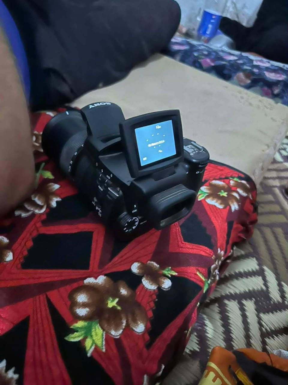 Sony Cyber-shot DSC-R1 10.3MP Digital Camera - Black سعر 200
***********
