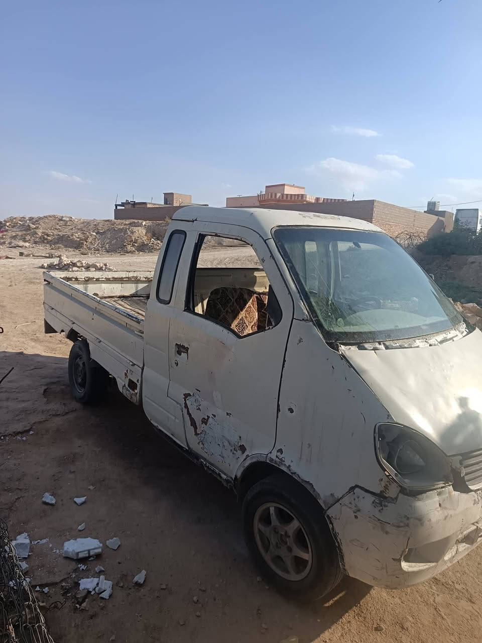عموشه للبيع موديل 2009 محرك بي بدايه وكير وكسن وشاصي كفاله ولكشر ينشاف بلعين سعر 10 وبيه مجال وترهم مراوس بعموشه موطور ***********
