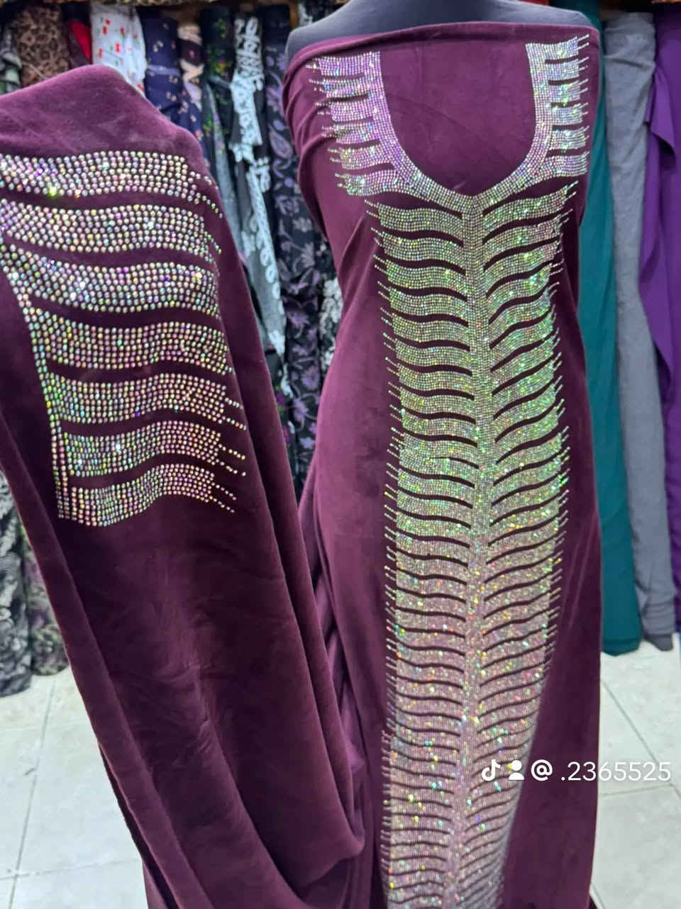 ❄️ على بركة الله بلّشنا بالموسم الشتائي ❄️

✨ الوجبة الأولى ✨
مخمل قديفة غزالي الماس الأصلي 💎

🌸 مطرّز ستراس حراري نقش كامل مع الردن
🧺 القماش والستراس ضمان للغسالة
📏 القطعة مترين ونص
👗 يتفصل كلوش ويرهم لجميع القياسات
📦 متوفر جملة ومفرد

🚚 توصيل لجميع المحافظات بـ 5,000 فقط

📲 للحجز والاستفسار:
***********

أكيد 🌸 ويانه الشتاء غير
#اقمشة #قماش #اقمشة_شتائية #كشمير #كشمير_كابوي #مخمل #ستراس #تطريز #تخفيضات #تنزيلات #جملة_ومفرد #اقمشة_العراق #تجهيز_خياطات #خياطة #العراق #بغداد #محافظات_العراق #توصيل_لكافة_المحافظات #نور_الهدى #ام_زينب

نص مكتوب في الصور:
- @.2365525
- @2365525