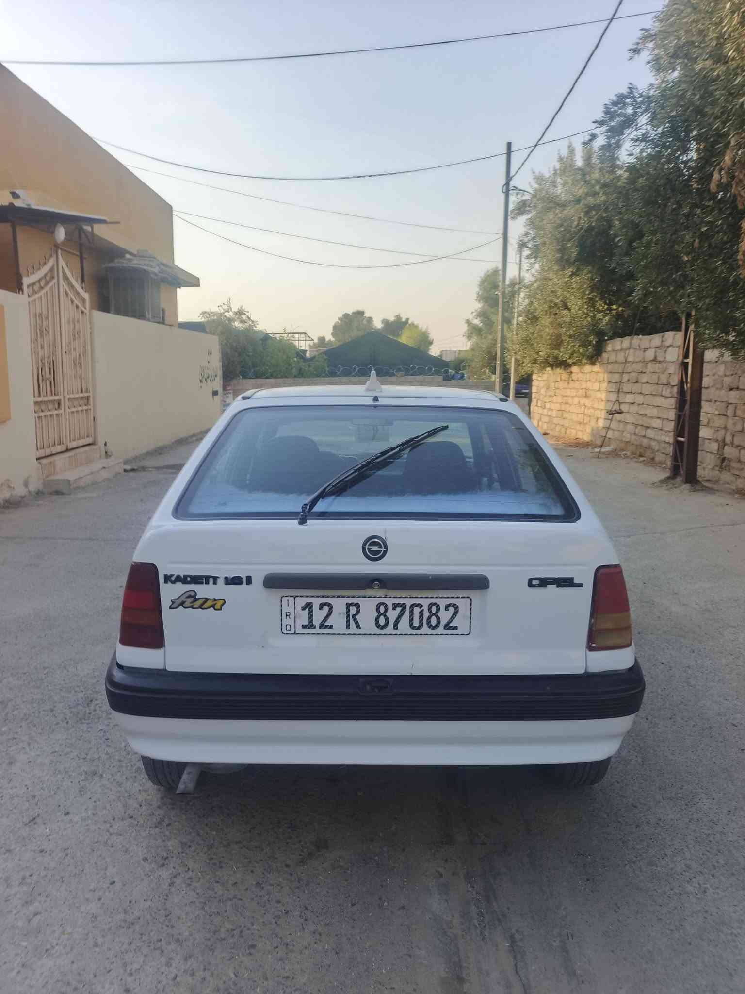 للبيع اوبل كاديت لون ابيض المرغوب حجم 16 موديل 91 رقم نينوى انكليزي سنويه عضم 2031 هزه جديده كير ومحرك شرط ( طخمها جديد + وايرمنيه كلها شغاله + باتري جديد + تايرات جدد ) شرعيها داخل الموصل شرط التحويل فقط من الشرعي السعر 24 ورقه  . 
***********  - كورك 
*********** - اسيا  . بيه واتساب
