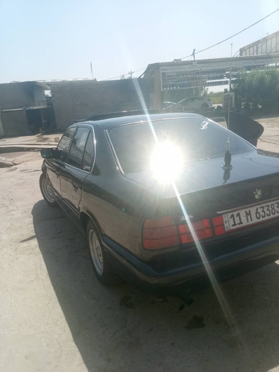 ---
*للبيع BMW فئة خامسة موديل1990
نوع السياره 553
السيارة كلش نظيفة ومصروف عليها

✅ محرك جديد كفالة 
✅ كير جديد اوتوماتيك كفالة
✅ كهربائيات كلها مصلحة - عداد سرعة شغال - عداد بانزين شغال
✅ تبريد ثلج

✅ سنوية جديدة

السيارة جاهزة ما تحتاج اي مصرف، بس درايف

السعر: 55 ورقة وبيها مجال بسيط للشراي
العنوان: ديالى الغالص
للاستفسار: [***********]

الشراي يتصل بس، جماعة الـ 40 ورقة لا يحرجونا رجاءاً.
---
