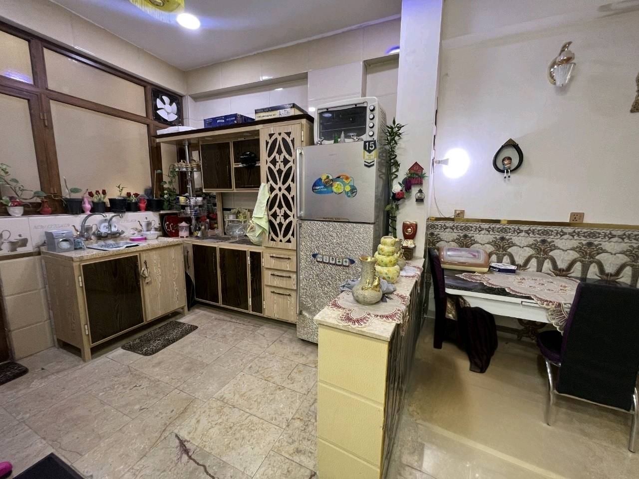 دار للبيع (طابو صرف) (الدورين سوق الازرملي) بداية شارع شيخ معروف
 المساحة 54 متر واجهه 5 نزال 11 
بناء جديد سنة 2021 ثلاث طوابق درجه اولى 
الارضي والطابق الاول دنك صب 
الارضية الاول مرمر والطابق الثاني والثالث بورسلين 
 يتكون الارضي استقبال + مطبخ + مجمع صحيات + منور
الطابق الاول غرف عدد 2 + مجمع صحيات + مطبخ بالبالكونه 
الطابق الثاني غرف عدد 2 فقط 
بيتونه + سطحين 
يعني المجموع 4 غرف نوم
(نقص فقط الواجه + محجر درج)
 فرصة جيدة للاستثمار يؤجر ب 600 الف
السعر / 155 مليون وبي مجال بسيط
للاستفسار على الارقام
***********
***********