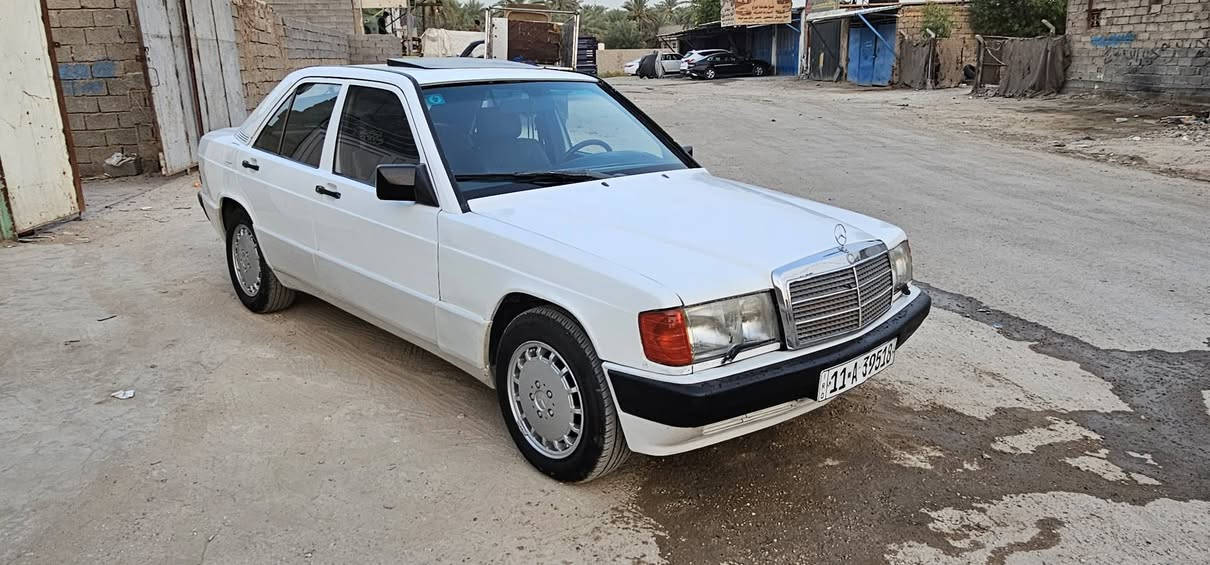 سلام عليكم مارسيدس 190 موديل 1987 مكينه بلادي قبق اسود سته سلندر  رقم بغداد بسمي مصبوغه عام سياره جاهزه كل نقص مابيه السعر 45 للاتصال ***********

