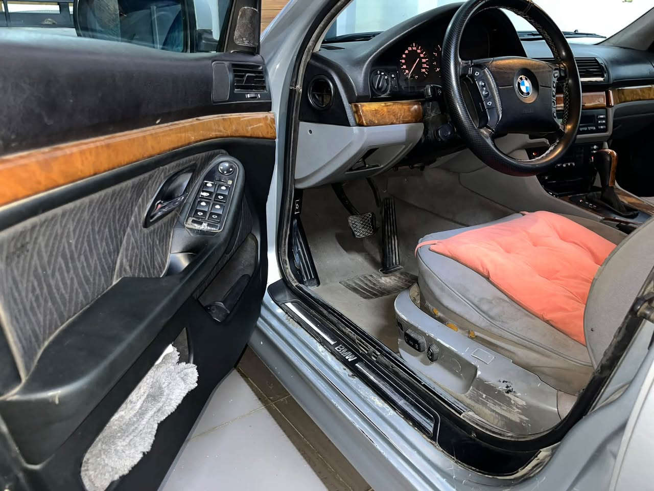528
رقم بغداد
موديل 97
تك فانوص
حداديه امامي جديد 
خلفي نص عمر 
تخم تاير جديد 
باتري جديد 
تبريد شغال
صربته چامرلوغ امامي يمنه
صبغ 3 قطع ابيعلك احزام
السعر 64
***********
