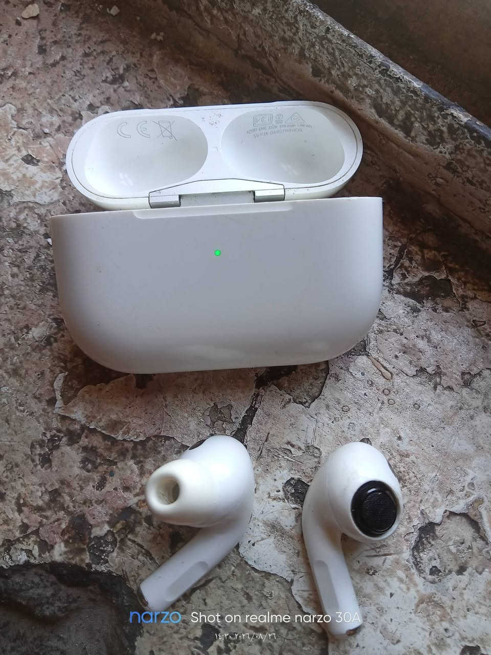 ايربود اصليه بورو جيل الثاني الاستيكه مال اذن مشلوعه بس موجود ومن اربطها علا نظام اندرويد ايصير بها وشه بس علا الايفون صافيه شرط اصليه قفل120 الي يحب *********** ماعندي توصيل بغداد حي العامل
