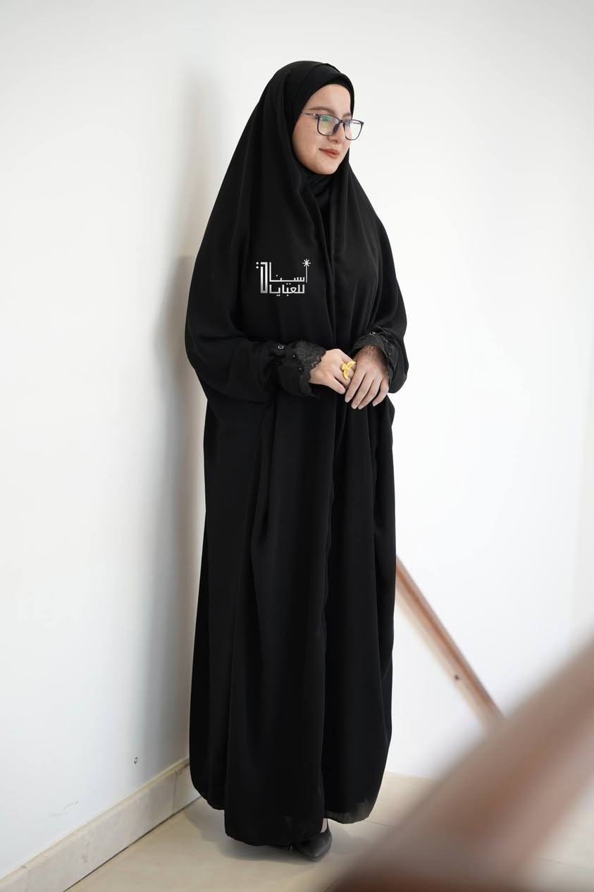 (﷽) 
عرض لمده ثلاثه ايام 
 موديلات جديدة السعر اقل حتى من سعر الجمله
عباية_قماش_جرجيت 100% الحجر الاسود الله شاهد لون اسود فحم وخامايه خشنه لان القماش جرجيت  مخيطة شغل ولون وخامه درجة أولى  المعمل خاص بينه والعباية منشتريها تطلع من عدنه خصيصاً لذلك اسعارنه رخيصة
خياطة مضبوطة 100% بأرقى المكائن ماكو اي عيب بيها ..متسلت اي خيط لأن جرجيت   يعني تگعدين وتگومين وتتحركين  براحتج مراح تتأثر بشي 👍🏻
لون اسود قاتم  تخلين العباية بصف الملابس اللي لونها اسود وتشوفين الفرق بعينج + متكشف الملابس اللي تحتها  ولا تلتسق عالملابس.. عباية متوسطة الوزن لا خفيفه ولا ثقيلة
الموديلات متوفرة بسحاب مخفي  وكذلك بدون سحاب فجتين (خبان) 
القياس حسب الطول والوزن

سعر العباية 28 ألف مع التوصيل
للتواصل مراسلة الصفحة
او تواصل واتساب
***********
*********** 

ملاحضه *   العباية توصل ألج مثل ما انتي طالبتها مغلفه بشكل مرتب..اذا اكو اي شي مختلف وطلع مو مثل الصورة والخامه ماعجبتج واذا القياس مو صحيح يرجع الطلب مع المندوب

