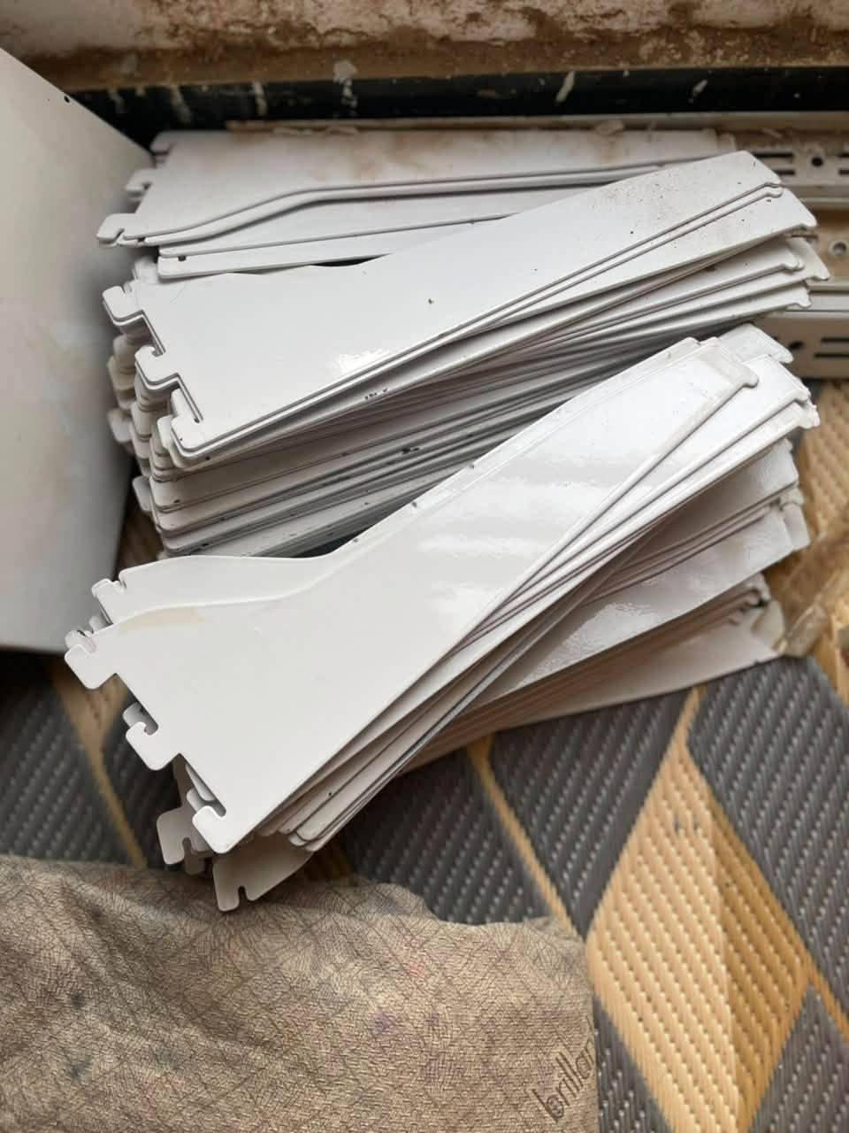رفوف جدارية 60 متر جديد السعر 650 واتساب ***********
