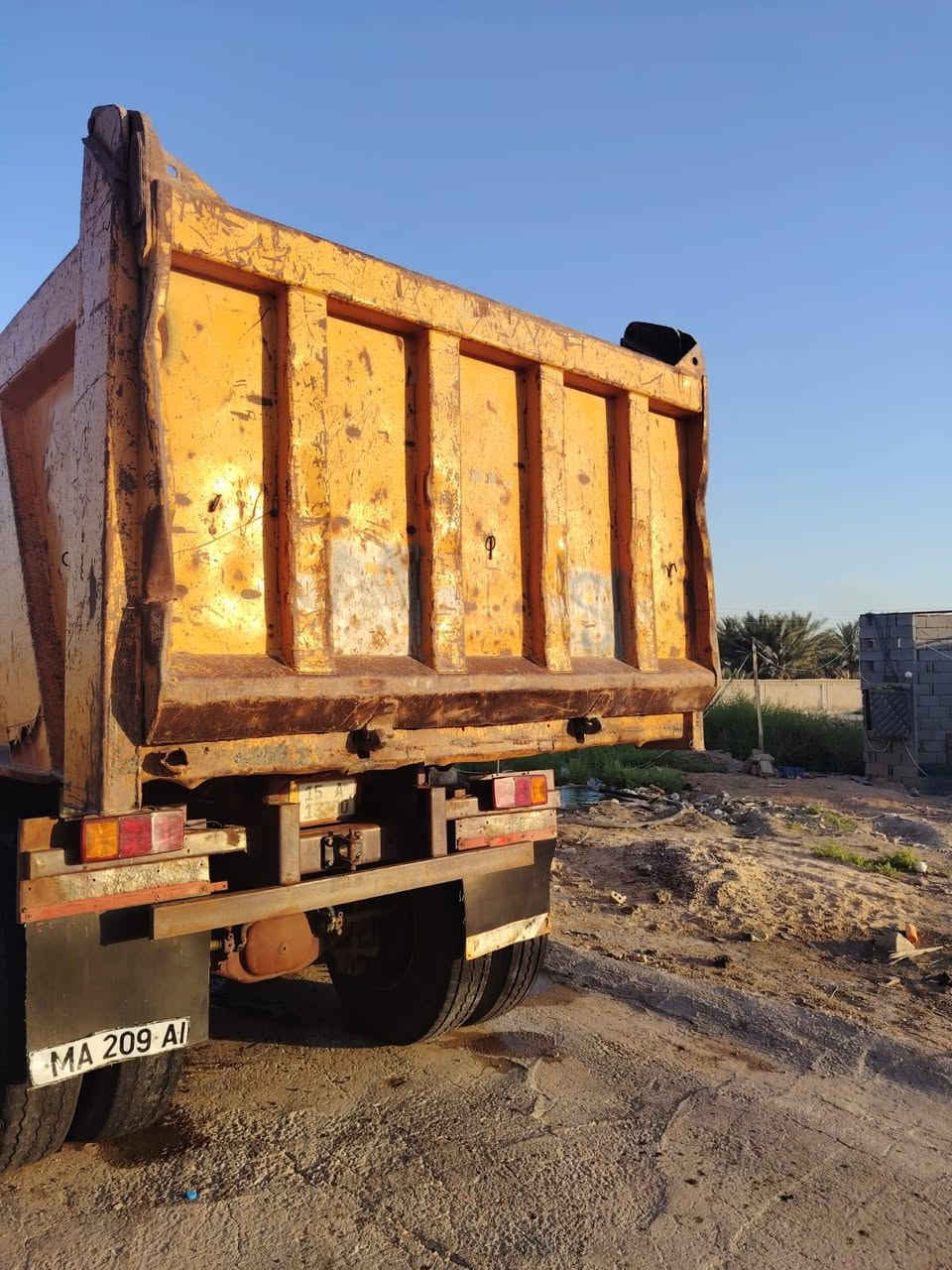 سلام عليكم اخوان اقراء التفاصيل رجآ 
للبيع موديل 82 
مكينة 28 
كير 160 مجموعه نص 
رقم انبار اجنبي قلاب بالسنوية 
سيارة جاهزة للشغل مابيها اي نقص بيها هاذا الفطر بنهاية الشاصي فقط والباقي كله نضيف اني مكلف بالنشر رقم 📱 صاحب السيارة  ***********
مكان السيارة كربلاء الحسينية
